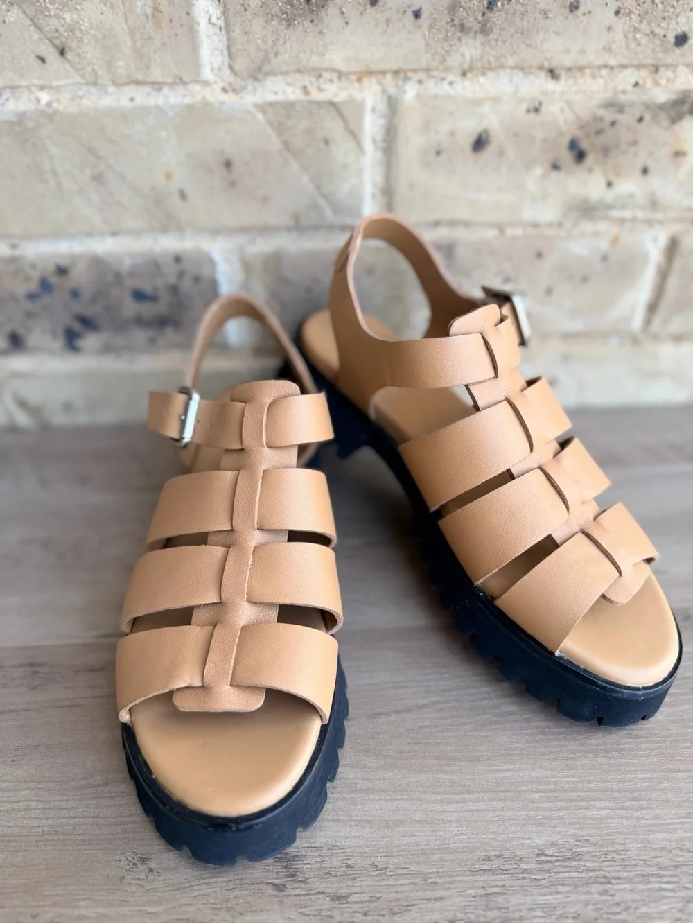Quince Italian Leather Cashew Fisherman Sandals with Black Lug Sole NWOB Size 8